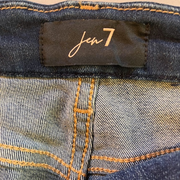 NWT Jen7 by 7 for All Mankind Raw Hem Mid Denim Shorts W/ Sculpting Panel - Picture 7 of 12